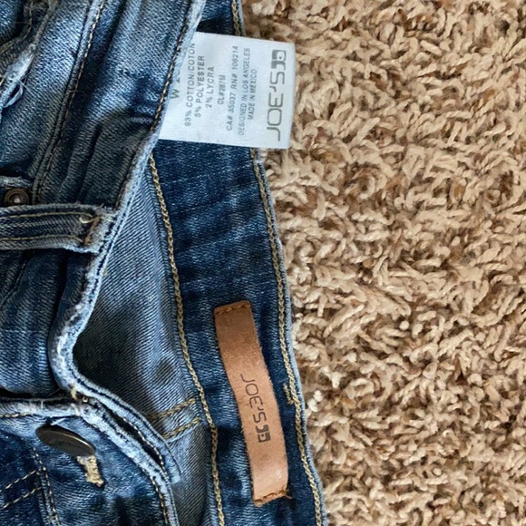 Joe’s Charlie Skinny Jean Size 26 - Picture 3 of 4
